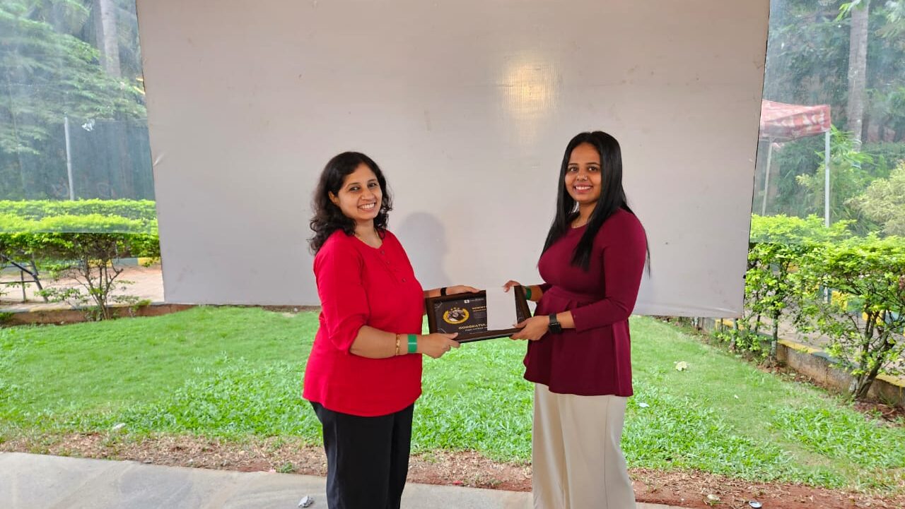 Nilofar Jargela giving Certificate to employee 4 of inevitable Infotech