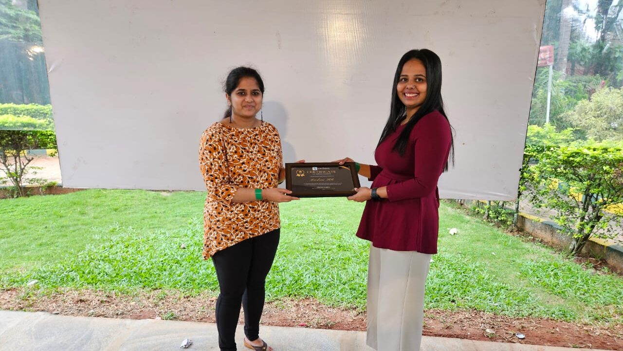 Nilofar Jargela giving Certificate to employee 6 of inevitable Infotech