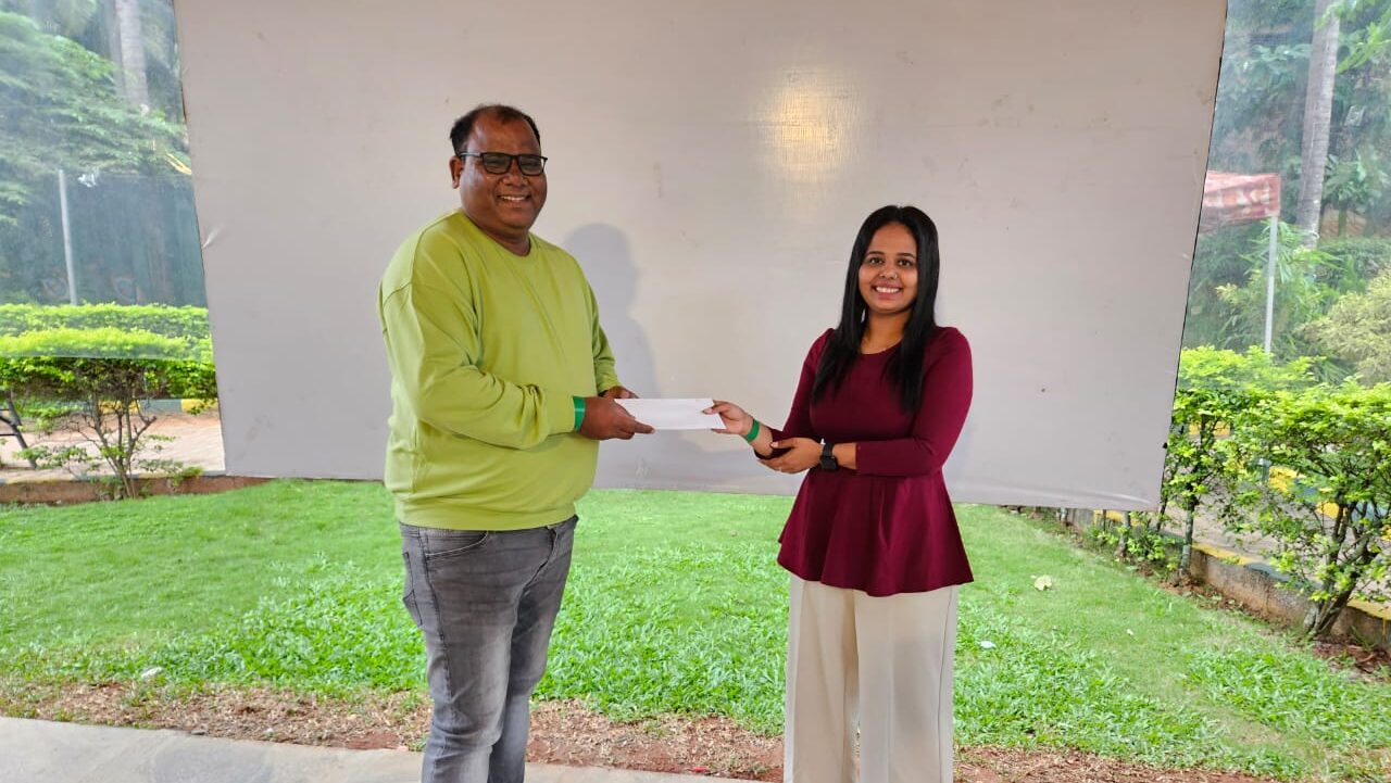 Nilofar Jargela giving Certificate to employee 1 of inevitable Infotech